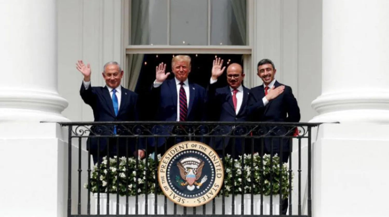 BAE ve Bahreyn Dışişleri Bakanları, ABD Başkanı ve İsrail Başbakanı salı günü Beyaz Saray’da bir araya geldi (Reuters)