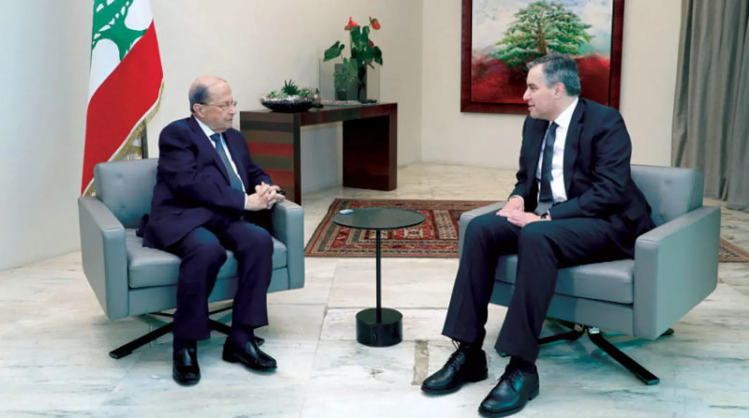 الرئيس اللبناني ميشال عون ورئيس الحكومة المكلف مصطفى أديب خلال اجتماعهما أمس (دالاتي ونهرا)