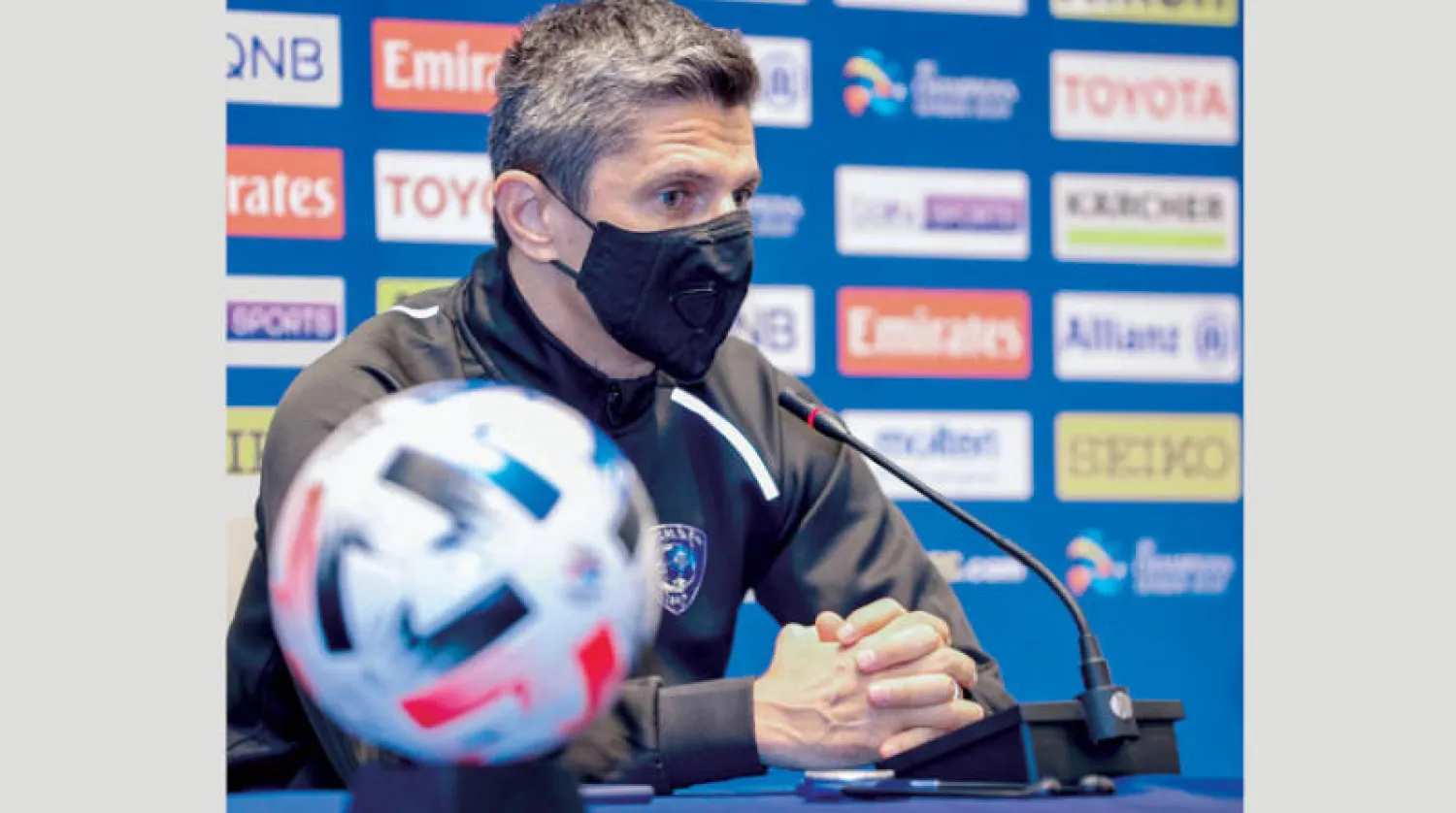 رازفان خلال المؤتمر الصحافي أمس (الشرق الأوسط)