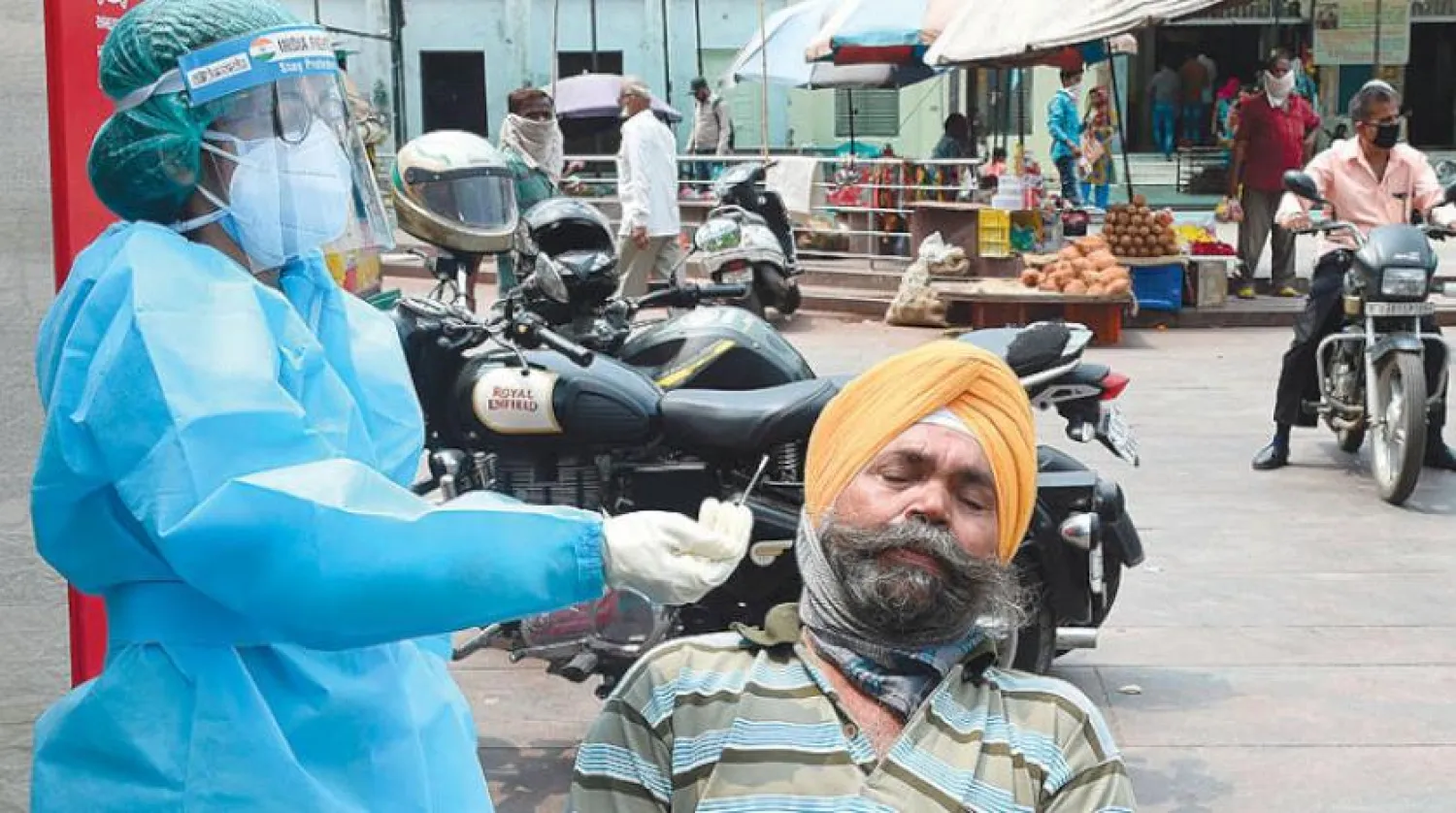 Hindistan sağlık sistemleri, yüksek vaka sayılarının baskısı altında (AFP)