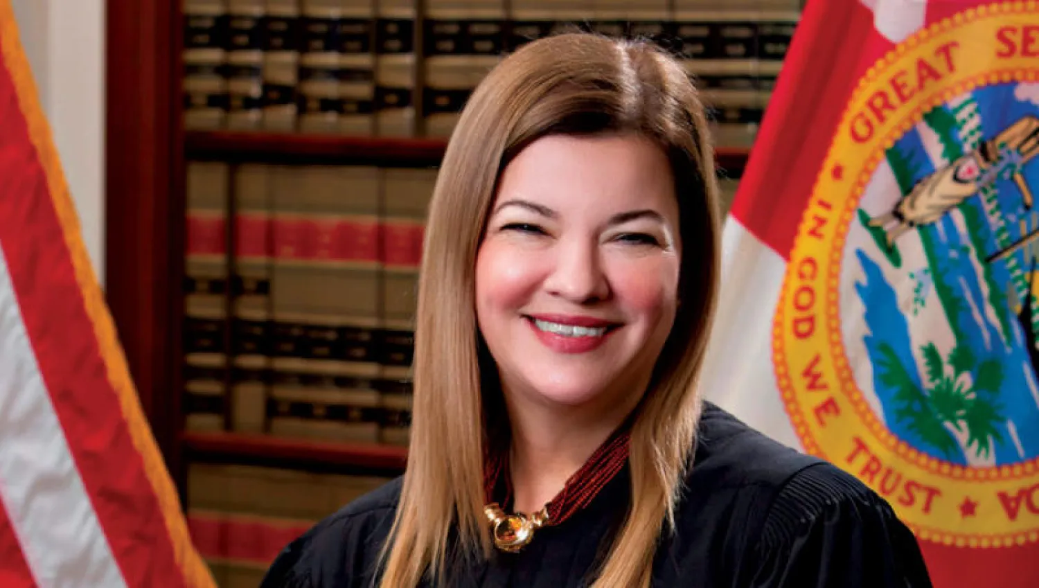 القاضية باربرا لاغوا من أصول كوبية وتعيش في ولاية فلوريدا  وقد تكون أحد خيارات ترمب لأنها قد تؤدي إلى كسبه لأصوات الناخبين في ولاية فلوريدا المتأرجحة (أ.ف.ب)