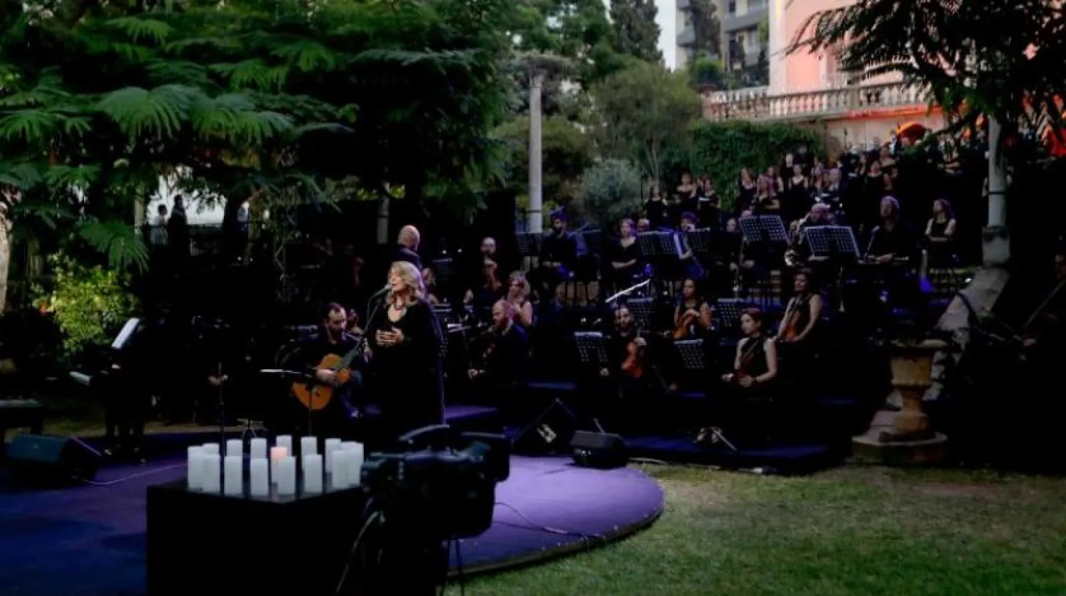 Beyrut limanı patlamasında zarar gören saray, patlamada ölenlerin anısına düzenlenen konsere ev sahipliği yaptı