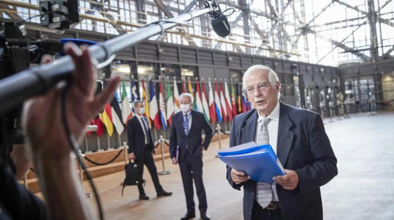 Avrupa Birliği Dış Politika Yüksek Temsilcisi Joseph Borrell, Brüksel'deki dışişleri bakanları toplantısı öncesinde basına konuşurken (DPA)