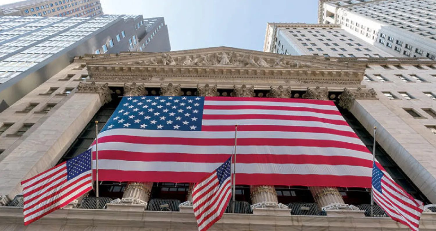 التقطت أسواق الأسهم العالمية أمس بعضاً من أنفاسها عقب جلسة عاصفة يوم الاثنين (أ.ب)