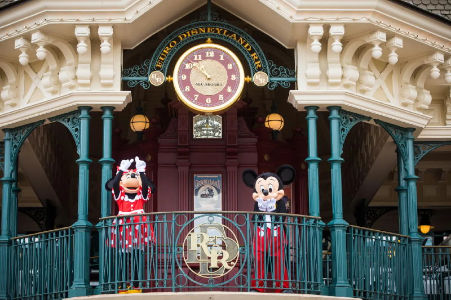 ديزني لاند باريس (إ.ب.أ)