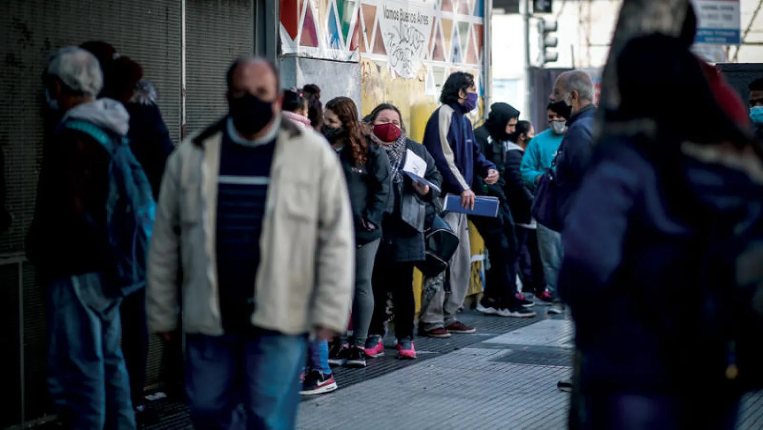 شهدت الأرجنتين أعمق هبوط فصلي لثاني أكبر اقتصاد في أميركا الجنوبية منذ بدء الاحتفاظ بسجلات (إ.ب.أ)