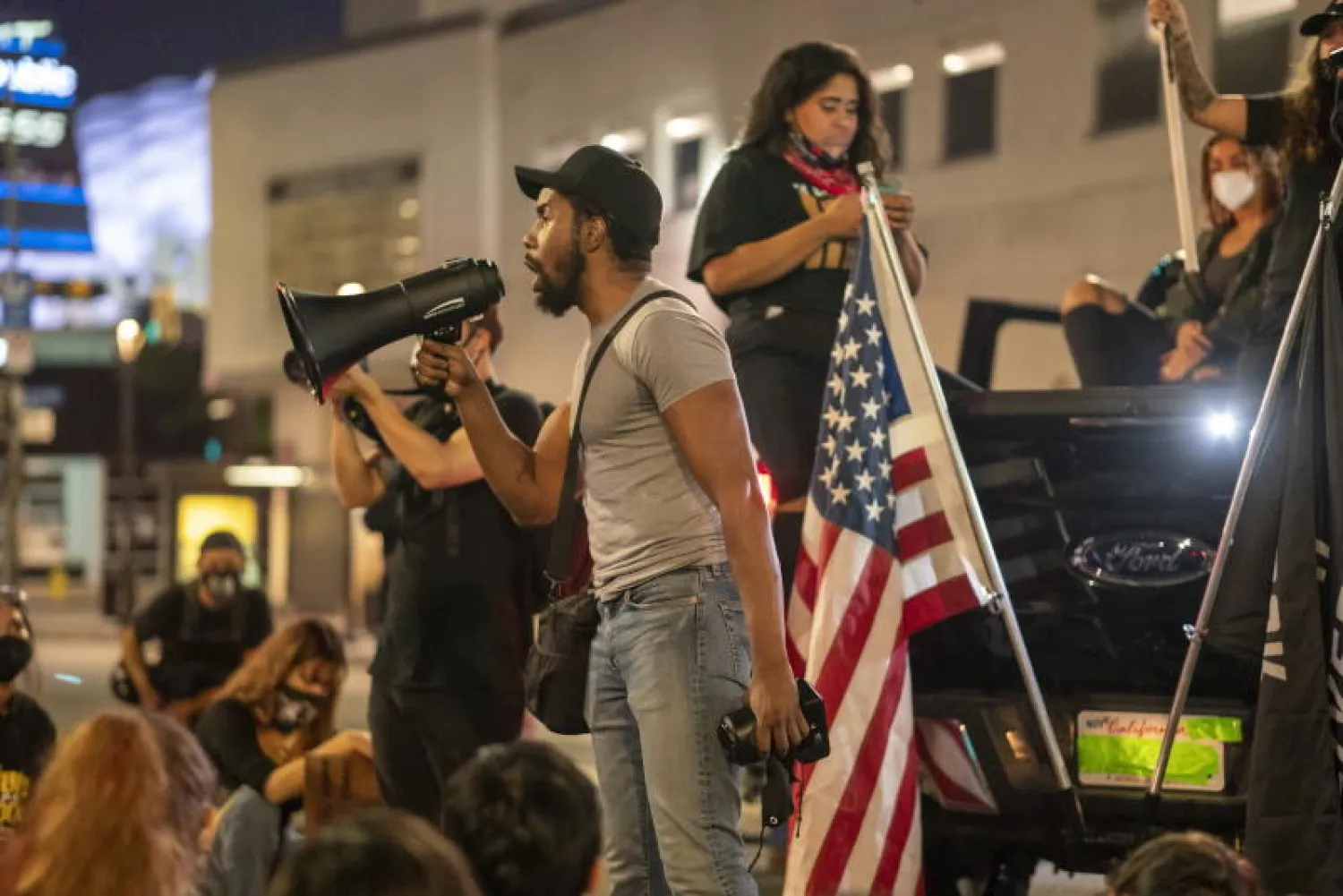 جانب من الاحتجاجات التى شهدتها لوس أنجليس (إ.ب.أ)