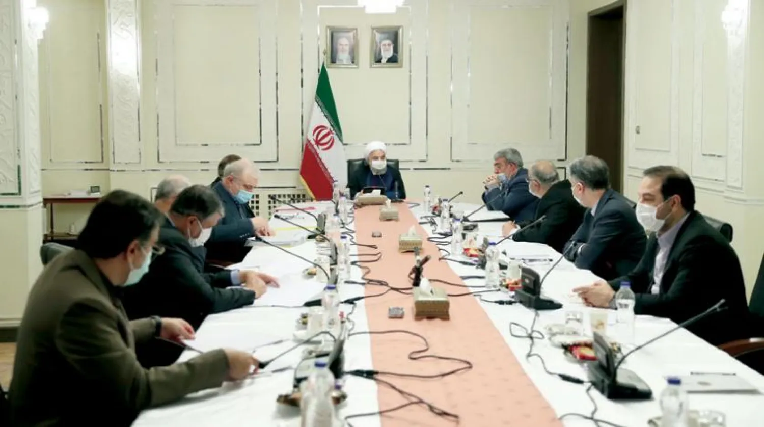 İran Cumhurbaşkanı Hasan Ruhani, Koronavirüs ile Mücadele Komitesi’nden üst düzey yetkililer ile dün Tahran’da bir araya geldi. (Cumhurbaşkanlığı)
