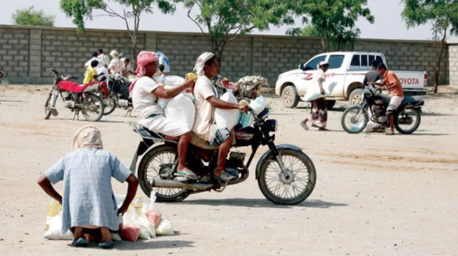Yemenis near a food distribution center in Hajjah, Yemen (EPA)

