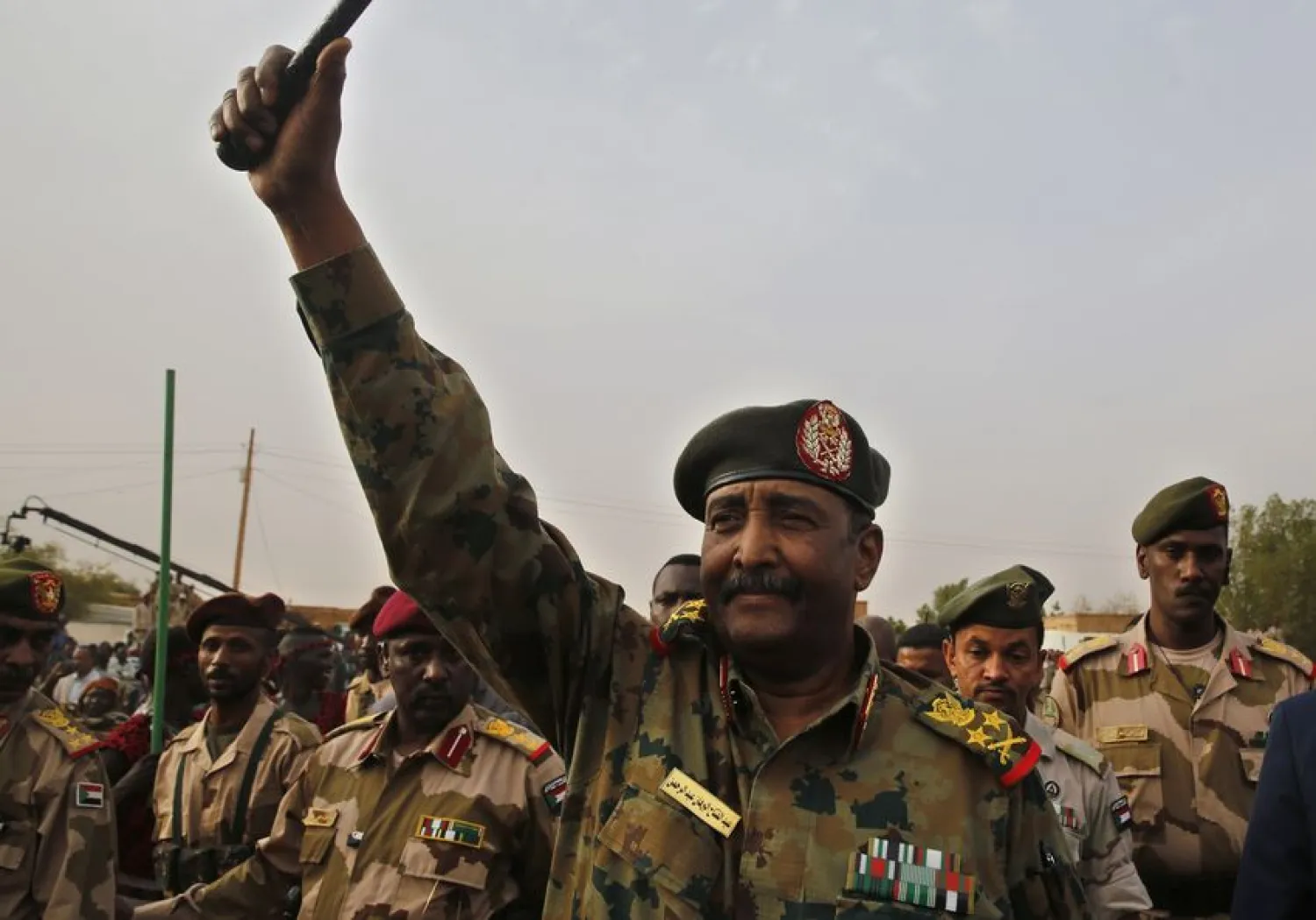 Sudanese Gen. Abdel-Fattah Burhan, head of the military council, waves to his supporters upon his arrival in Omdurman district, west of Khartoum, Sudan, on June 29, 2019 (AP / Hussein Malla)
