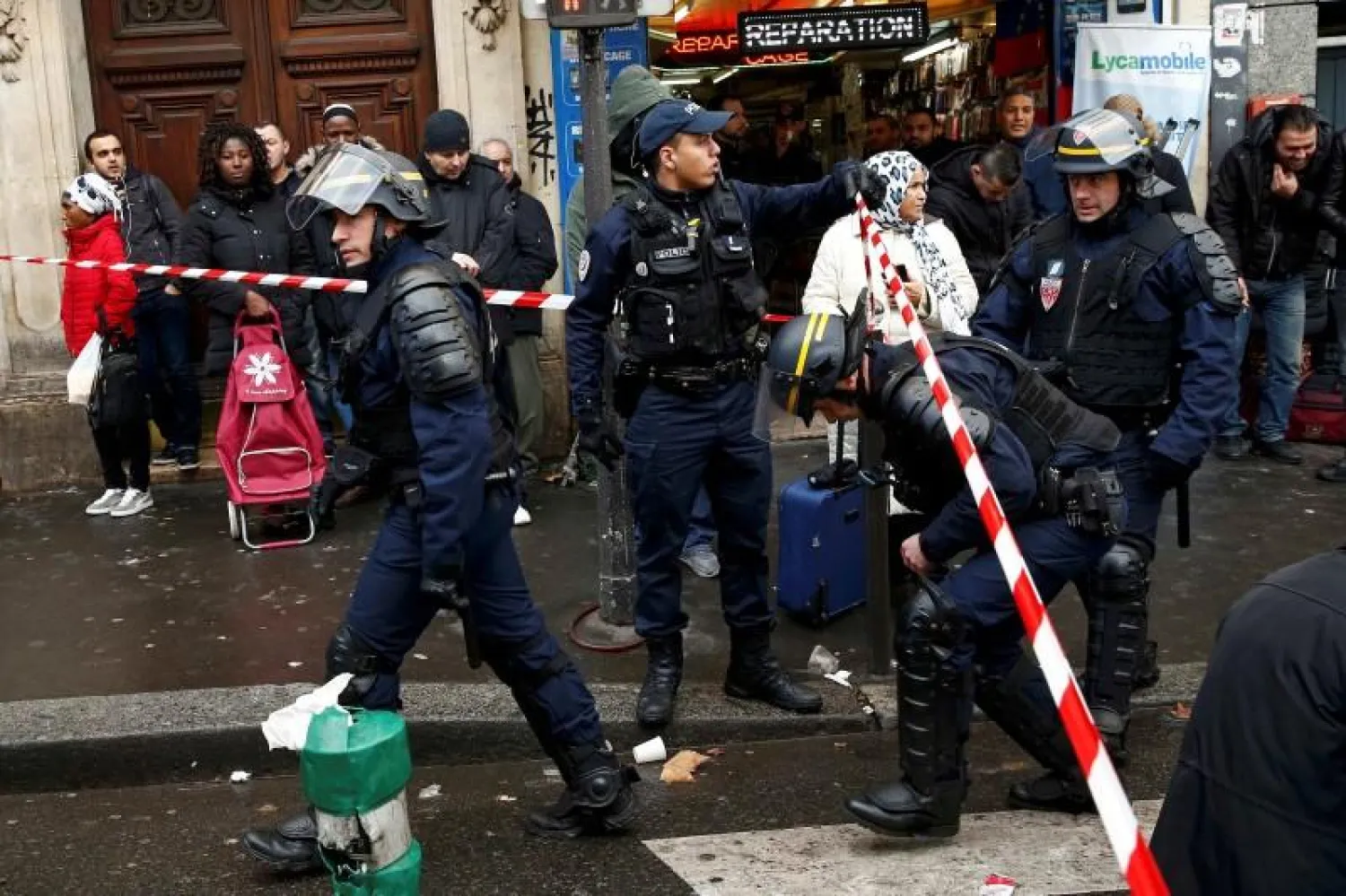 French police secure the area after a man was shot dead at a police station in the 18th district in Paris, France, January 7, 2016. REUTERS/Benoit Tessier

