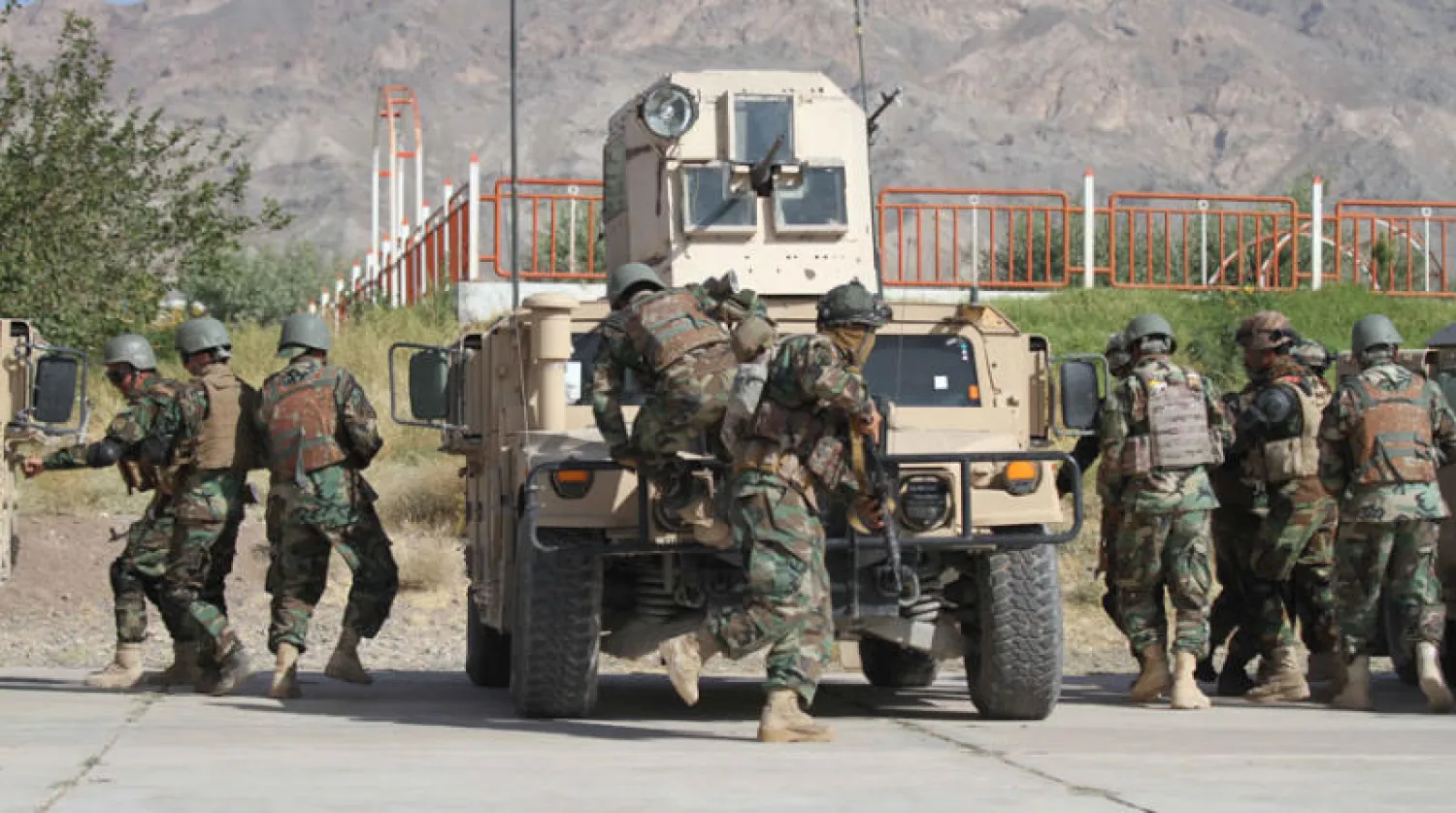 تدريبات عسكرية للجنود الأفغان في هراة أول من أمس (ا.ب.أ)