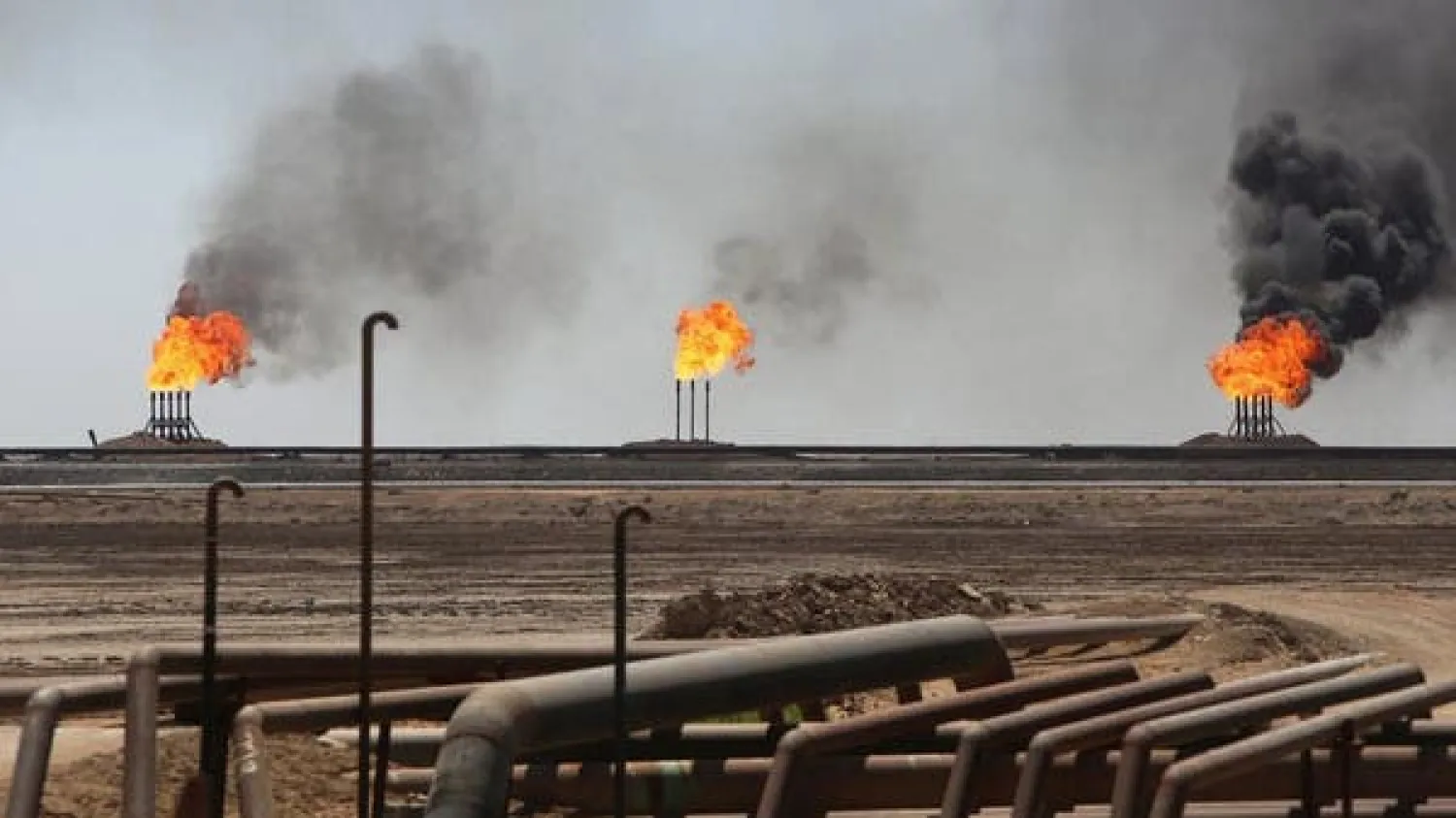 Flames emerge from the flare stacks at the West Qurna-1 oilfield, which is operated by ExxonMobil, near Basra, Iraq. (File photo: Reuters)
