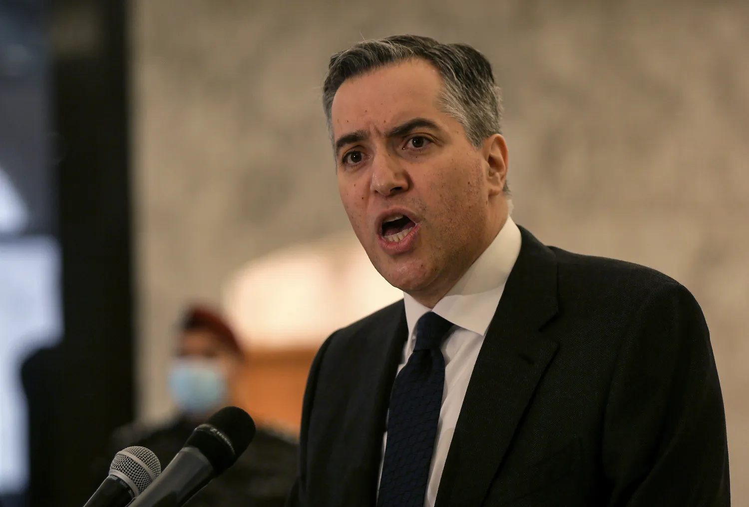 رئيس الوزراء اللبناني المكلف مصطفى أديب خلال كلمة اعتذر فيها عن تشكيل الحكومة (د.ب.أ)