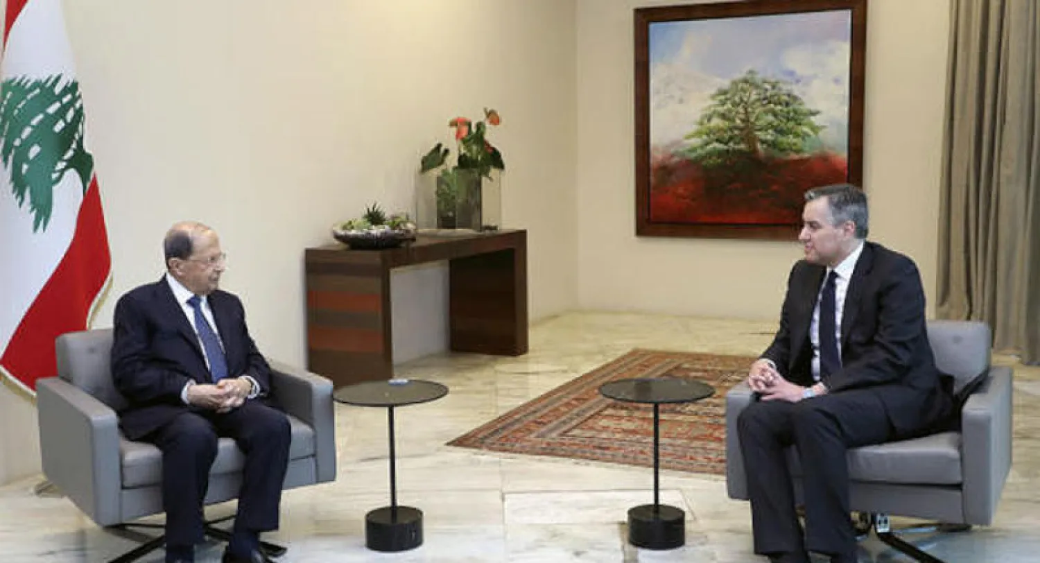 عون مستقبلاً أديب السبت الماضي عندما أعلن اعتذاره (دالاتي ونهرا)