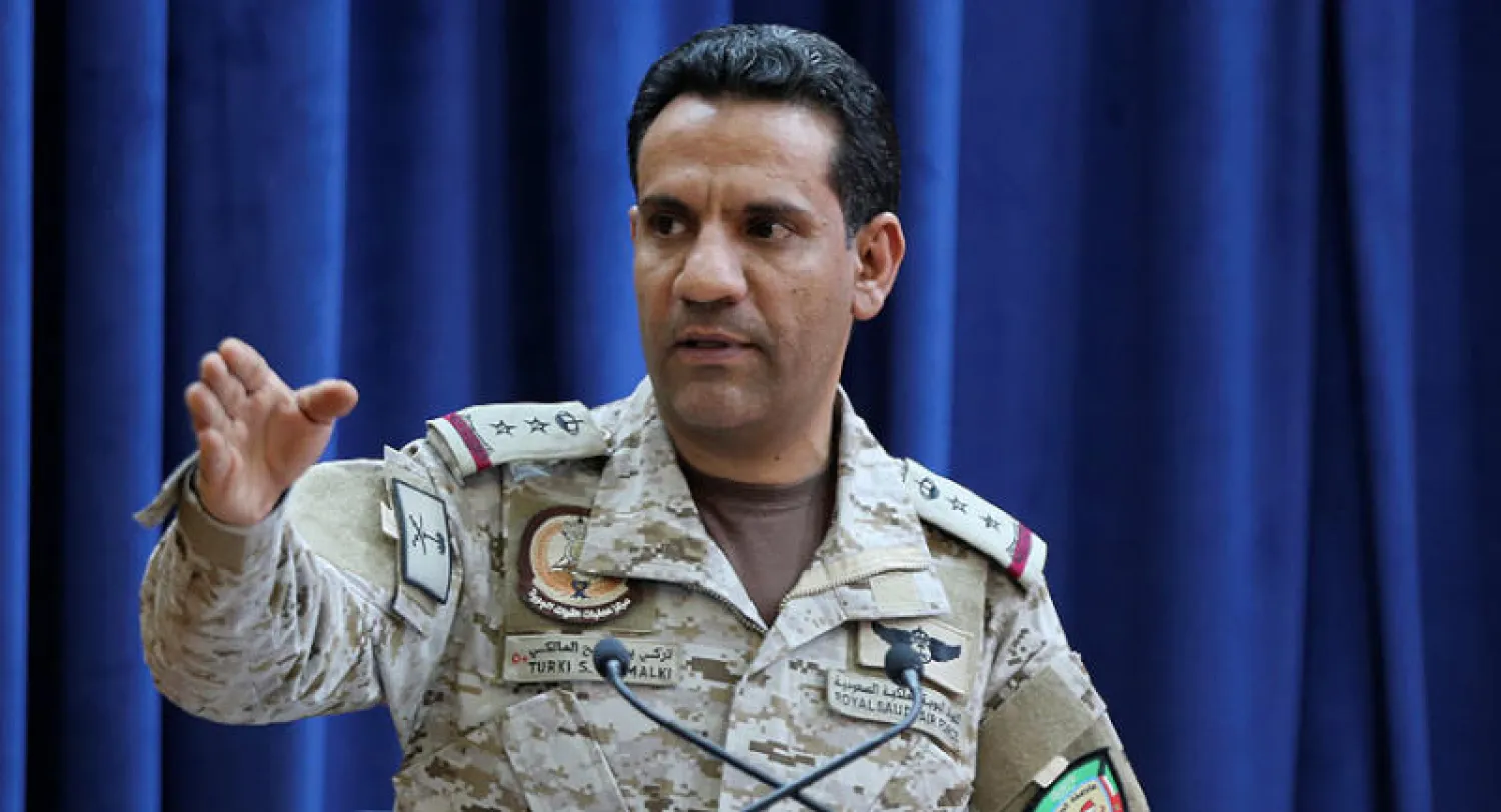 العقيد الركن تركي المالكي خلال المؤتمر الصحافي الذي عقد في الرياض أمس (رويترز)