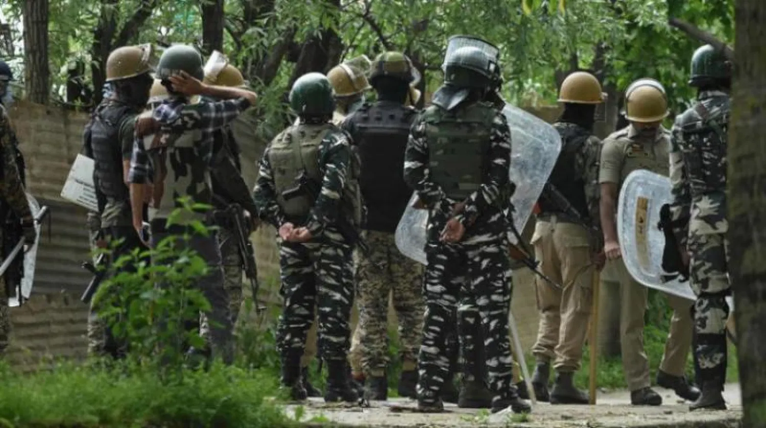 قوات هندية خلال اشتباكات مع محتجين في الجزء الهندي من إقليم كشمير (أرشيفية - أ.ف.ب)