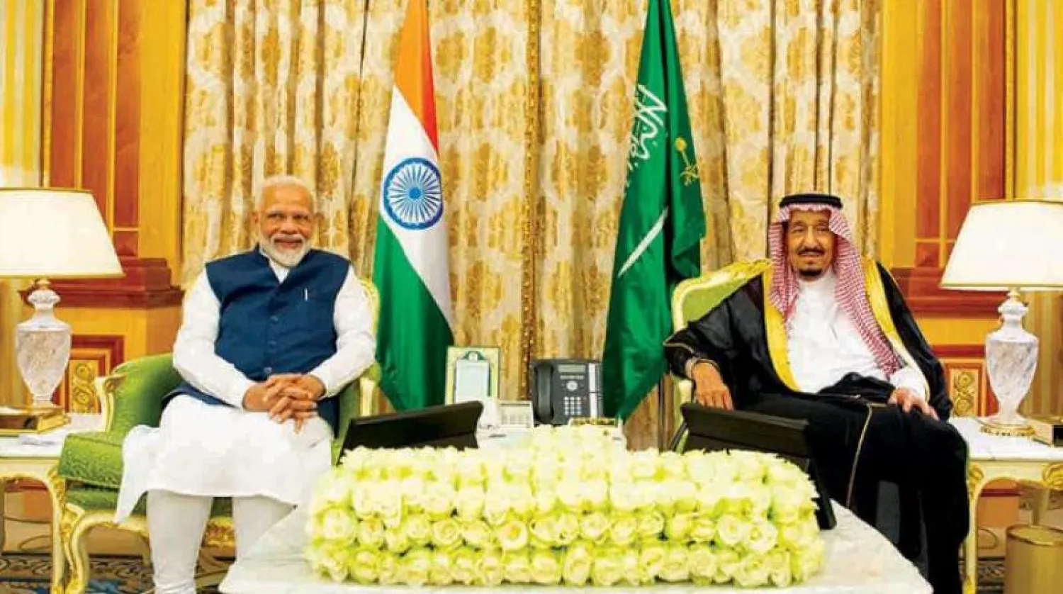 خادم الحرمين الشريفين الملك سلمان بن عبد العزيز ورئيس الوزراء الهندي ناريندرا مودي خلال لقاء سابق (واس)