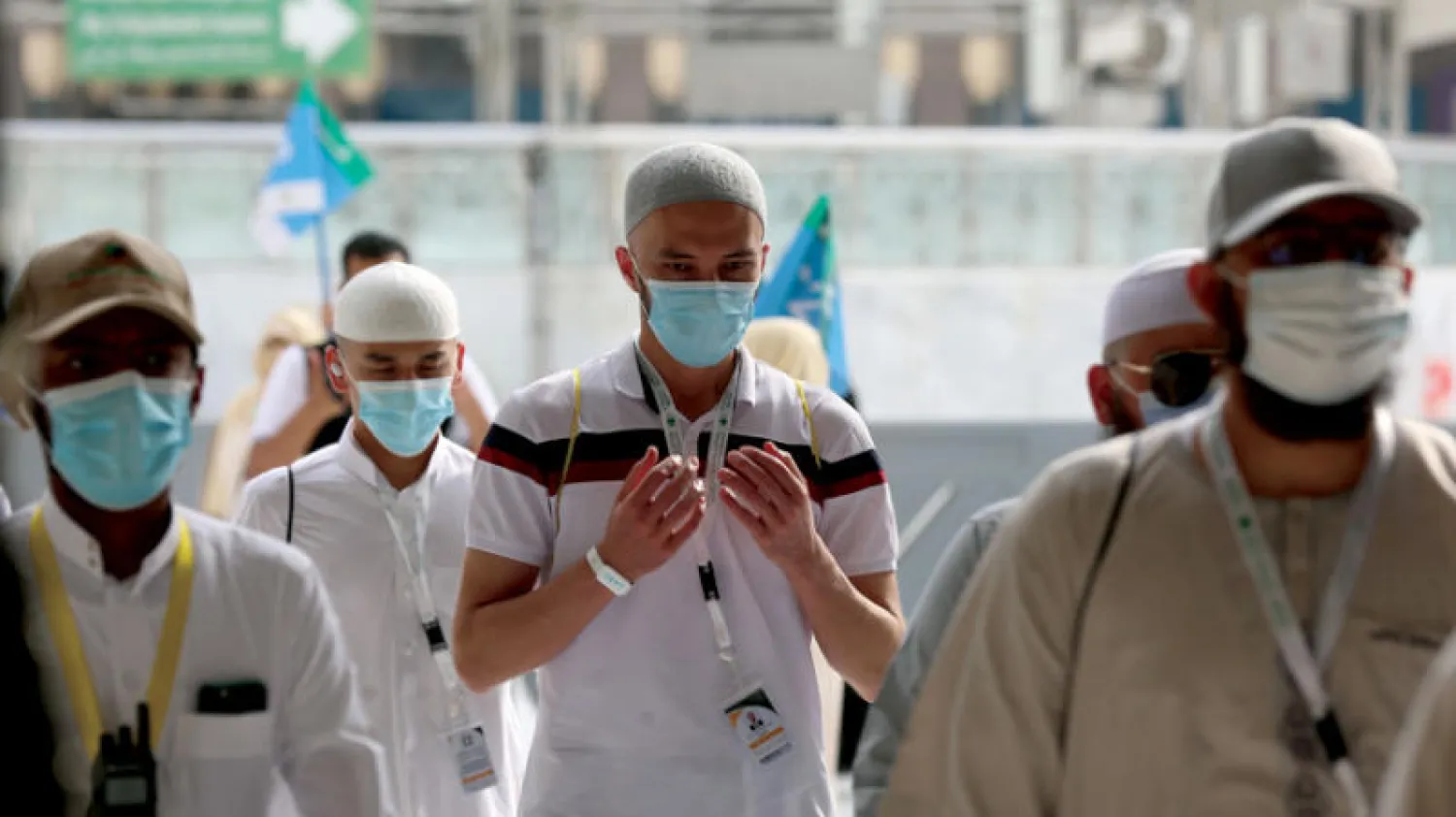 شددت السعودية على اتخاذ الإجراءات الاحترازية الصحية القصوى مع عودة العمرة تدريجياً الأحد المقبل (أ.ف.ب)