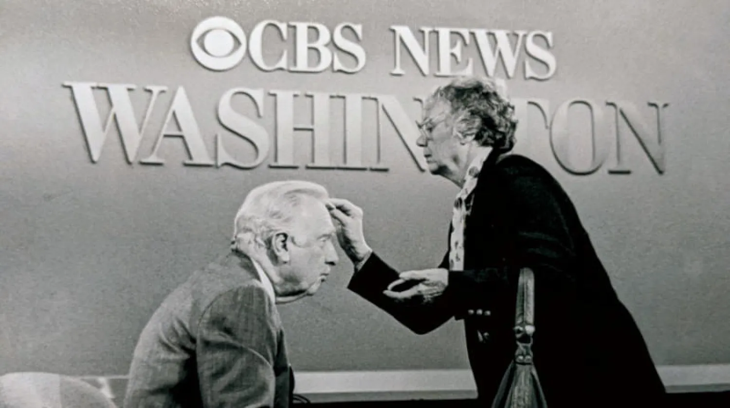 كان من بين عملائها مذيع التلفزيون والتر كرونكايت (نيويورك تايمز)