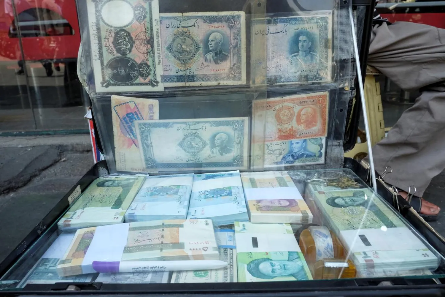 FILE PHOTO: A man displays the Iranian currency at Ferdowsi square in Tehran, Iran July 2, 2020. Mohamadreza Nadimi/WANA (West Asia News Agency) via REUTERS