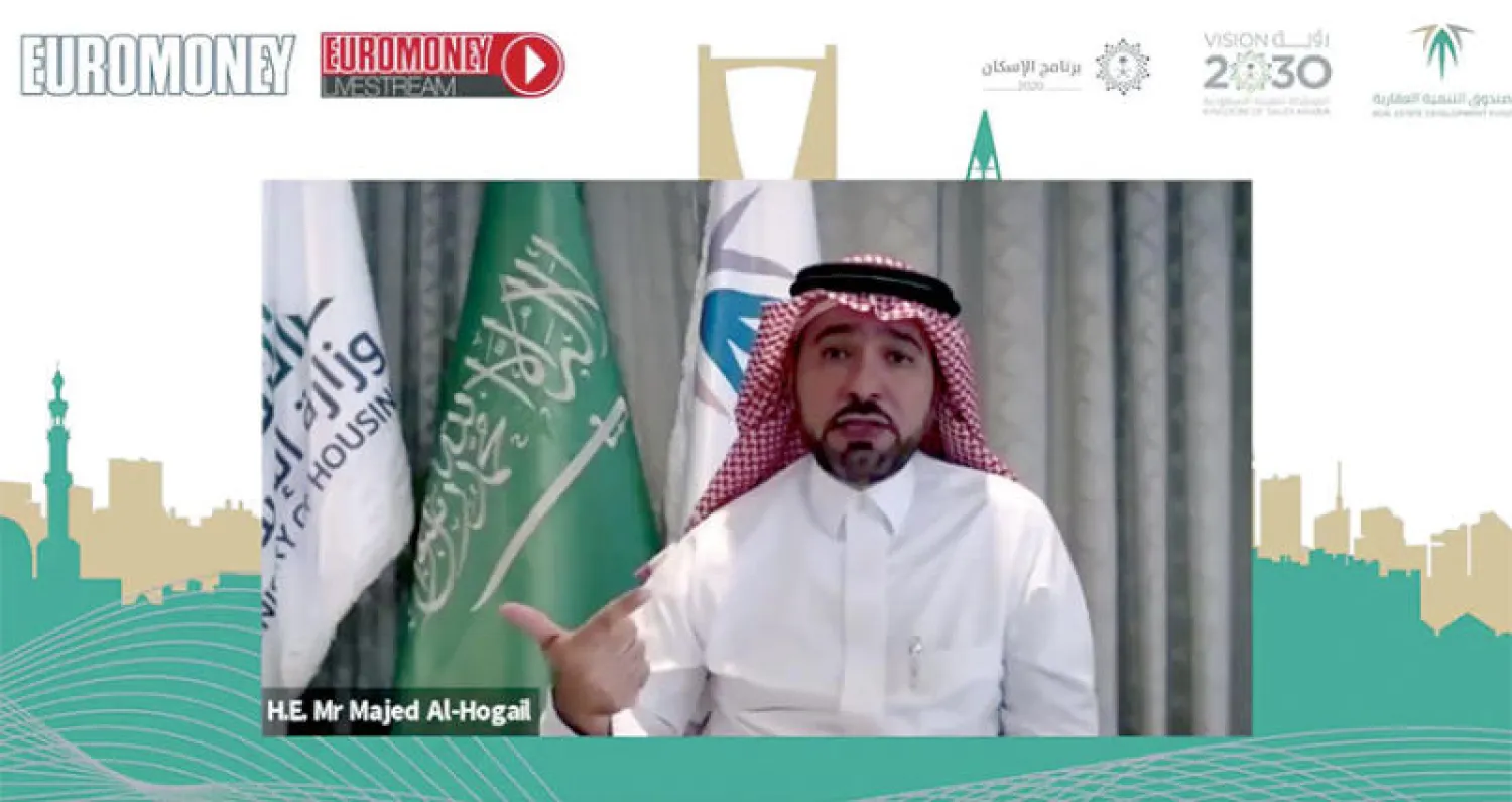 وزير الإسكان السعودي خلال مشاركته في مؤتمر اليوروموني أمس (الشرق الاوسط)