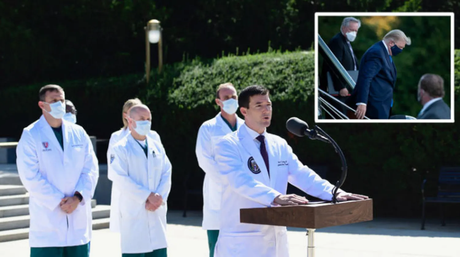 شون كونلي طبيب ترمب يقدم أمس إيجازاً للصحافيين عن صحته خارج مستشفى والتر ريد (إ.ب.أ) وفي الإطار الرئيس الأميركي لدى وصوله إلى المستشفى على متن مروحية مساء أول من أمس (أ.ف.ب)