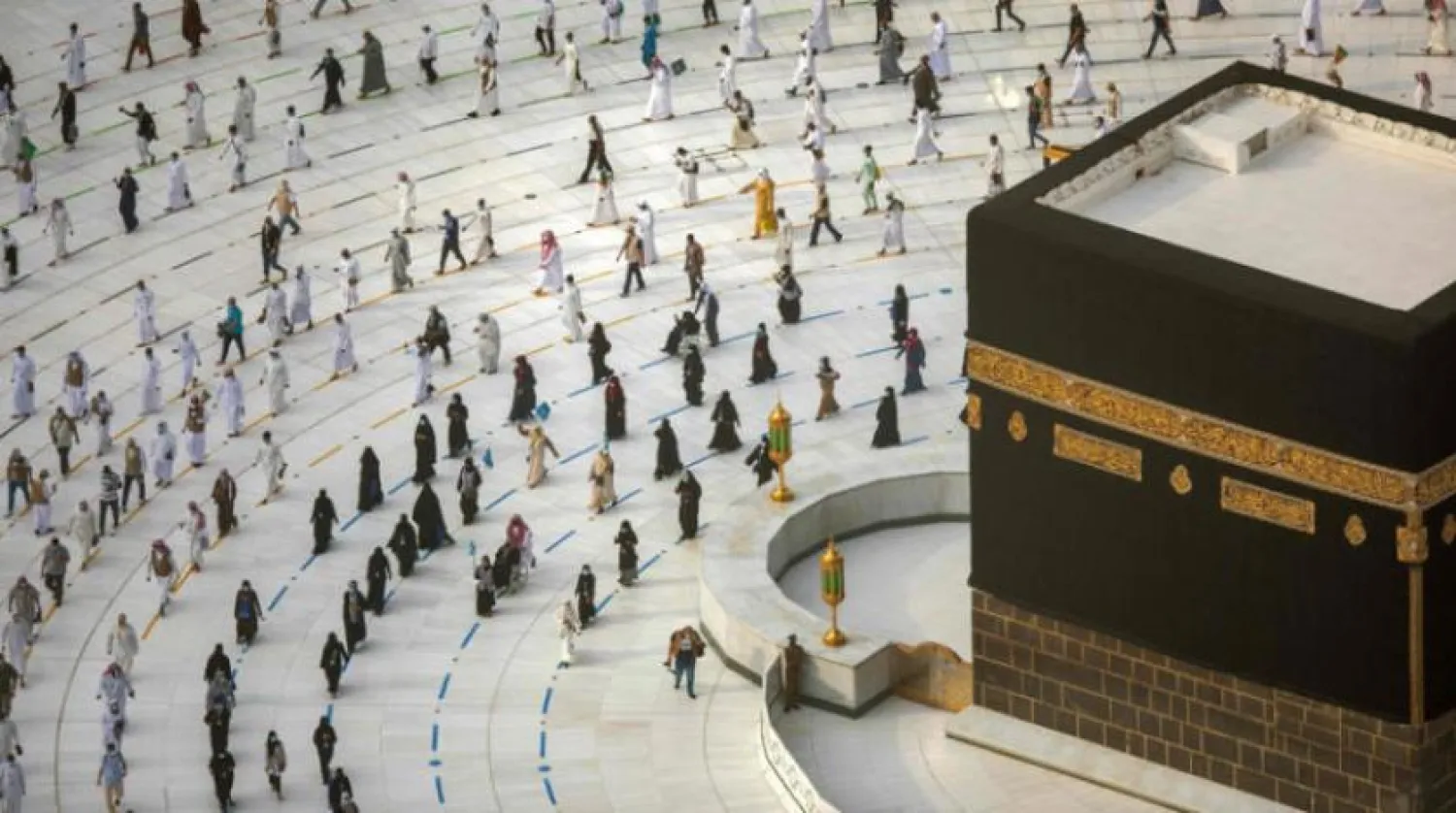 Koronavirüs salgını sebebiyle askıya alınmasının ardından Mescid-i Haram bugün ziyaretçilerini ağırlayacak (AFP)