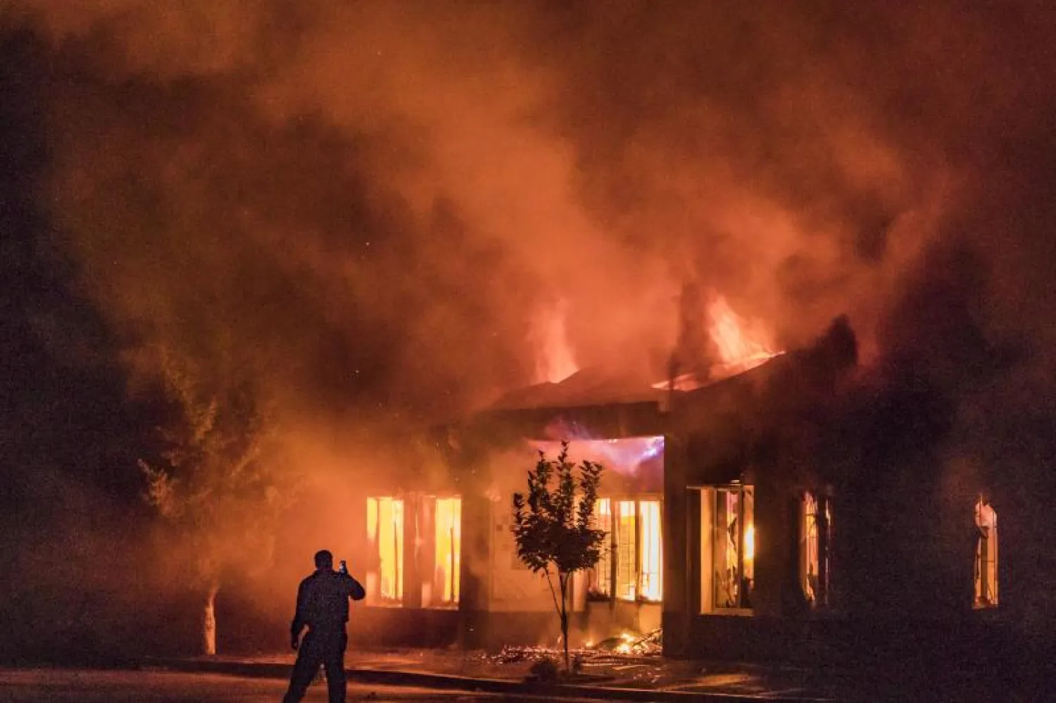 منزل مدمر جراء المعارك في منطقة ناغورنو قره باغ المتنازع عليها بين أذربيجان وأرمينيا (د.ب.أ)