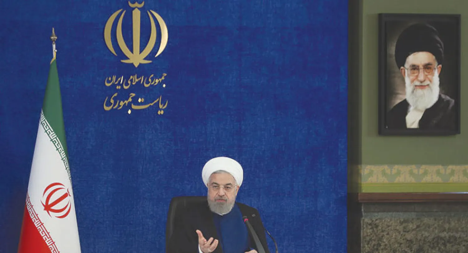 الرئيس الإيراني حسن روحاني يرأس اجتماعاً حول جائحة «كورونا» في مقره أول من أمس (الرئاسة الإيرانية)