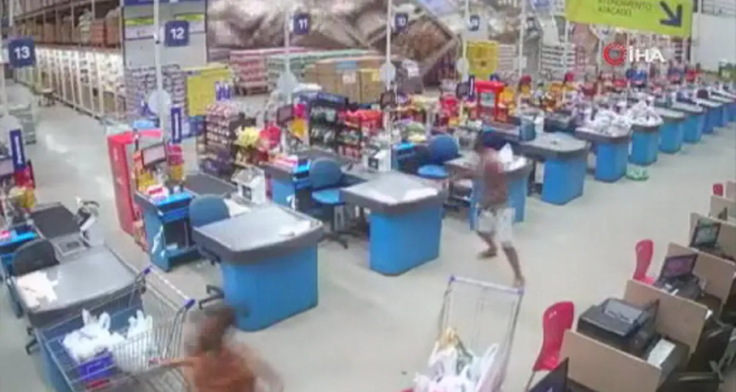 Brezilya'da süpermarket rafları domino taşı gibi devrildi: 1 ölü, 8 yaralı