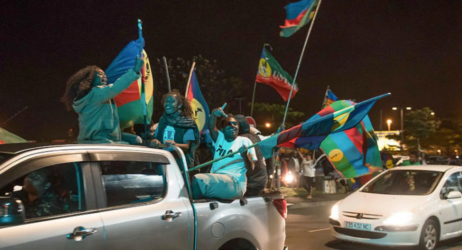 مؤيدون للاستقلال يوم الاستفتاء في كاليدونيا الجديدة أمس (أ.ب)