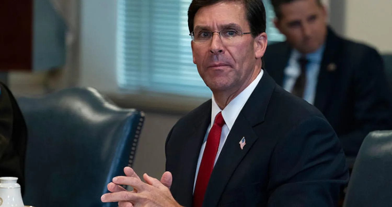 حافظ إسبر على إبعاد البنتاغون عن السياسات الانتخابية المثيرة للانقسام (أ.ب)