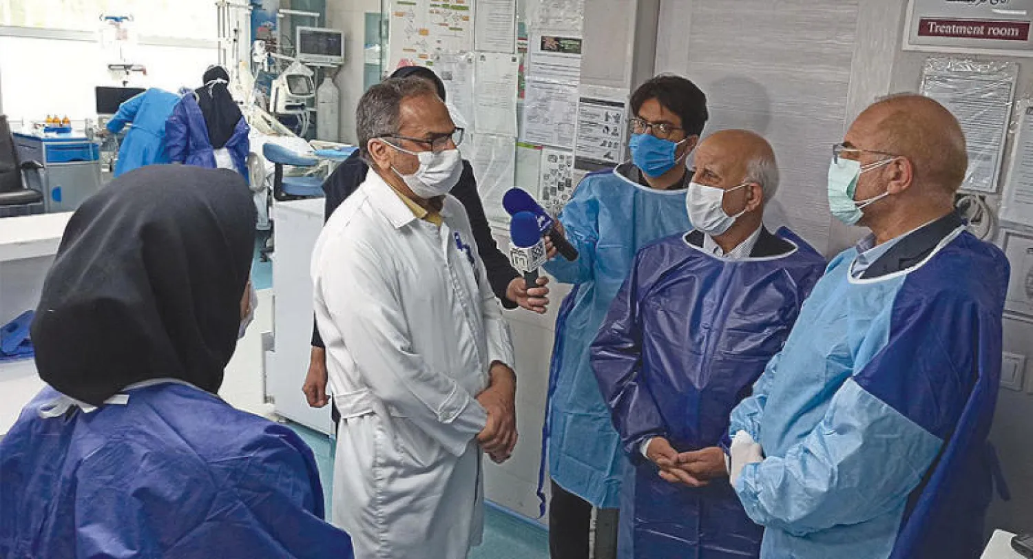 صورة نشرها موقع البرلمان الإيراني من جولة قاليباف في «مـستشفى الخميني» بطهران أول من أمس