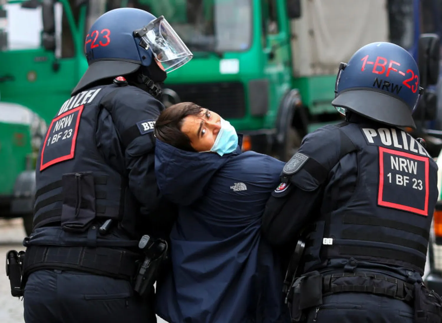الشرطة الألمانية تعتقل واحدة من المجموعة اليسارية (رويترز)