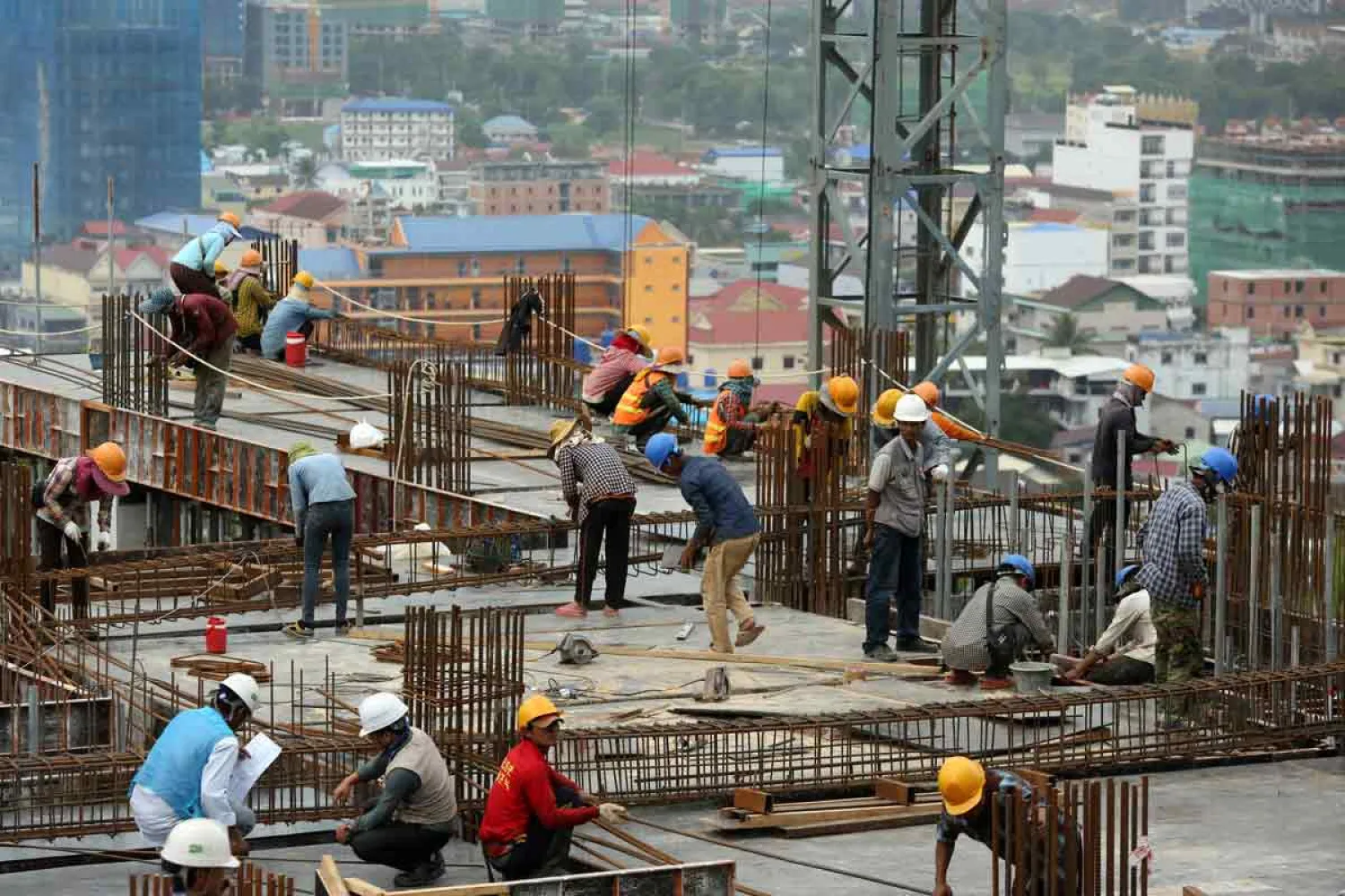 Cambodian labourers work on a high-rise building construction
site in Sihanoukville, taken on 25 June, 2019. (Sun Rethy Kun / AFP
Photo)
