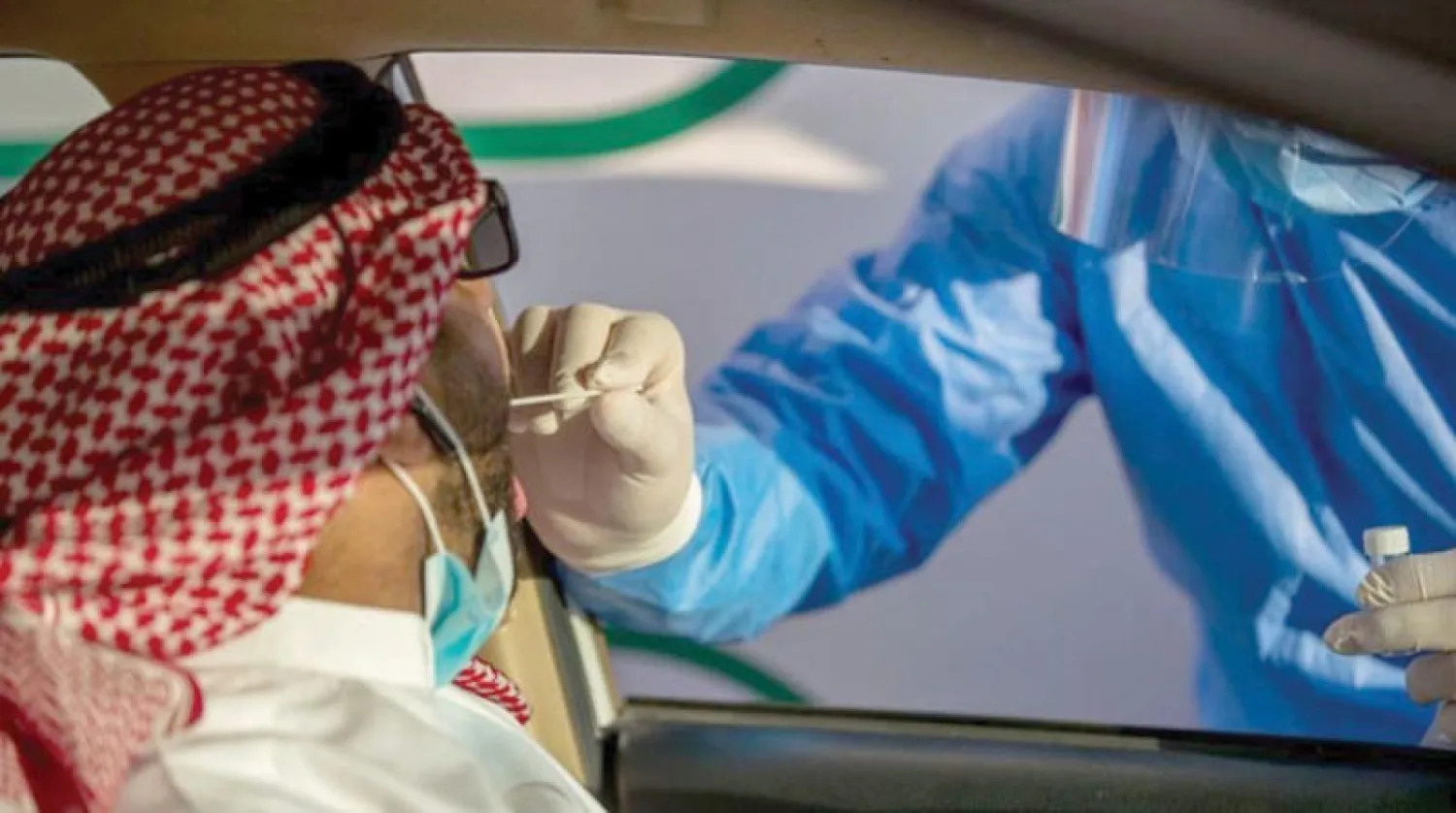 السعودية تجدد الدعوة إلى أفراد المجتمع للاستفادة من خدمات عيادات «تطمن» ومراكز «تأكد» للكشف عن فيروس «كورونا» (واس)