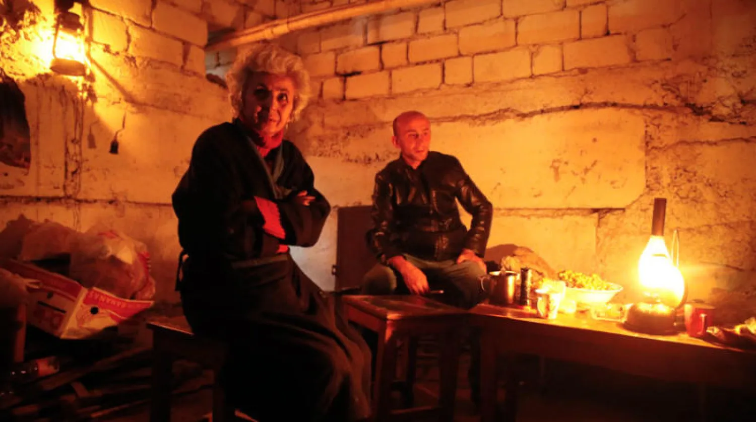 المعارك في قره باغ أرغمت السكان على النزول إلى الملاجئ قبل التوصل إلى اتفاق لوقف النار برعاية روسية (أ.ب)