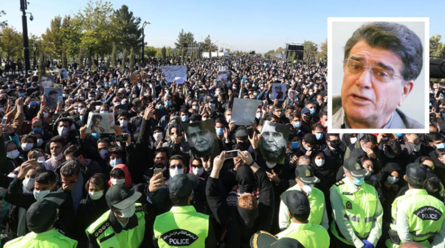 آلاف من أنصار الموسيقار الإيراني تجمعوا خلال مراسم دفنه  أمس (أ.ف.ب)