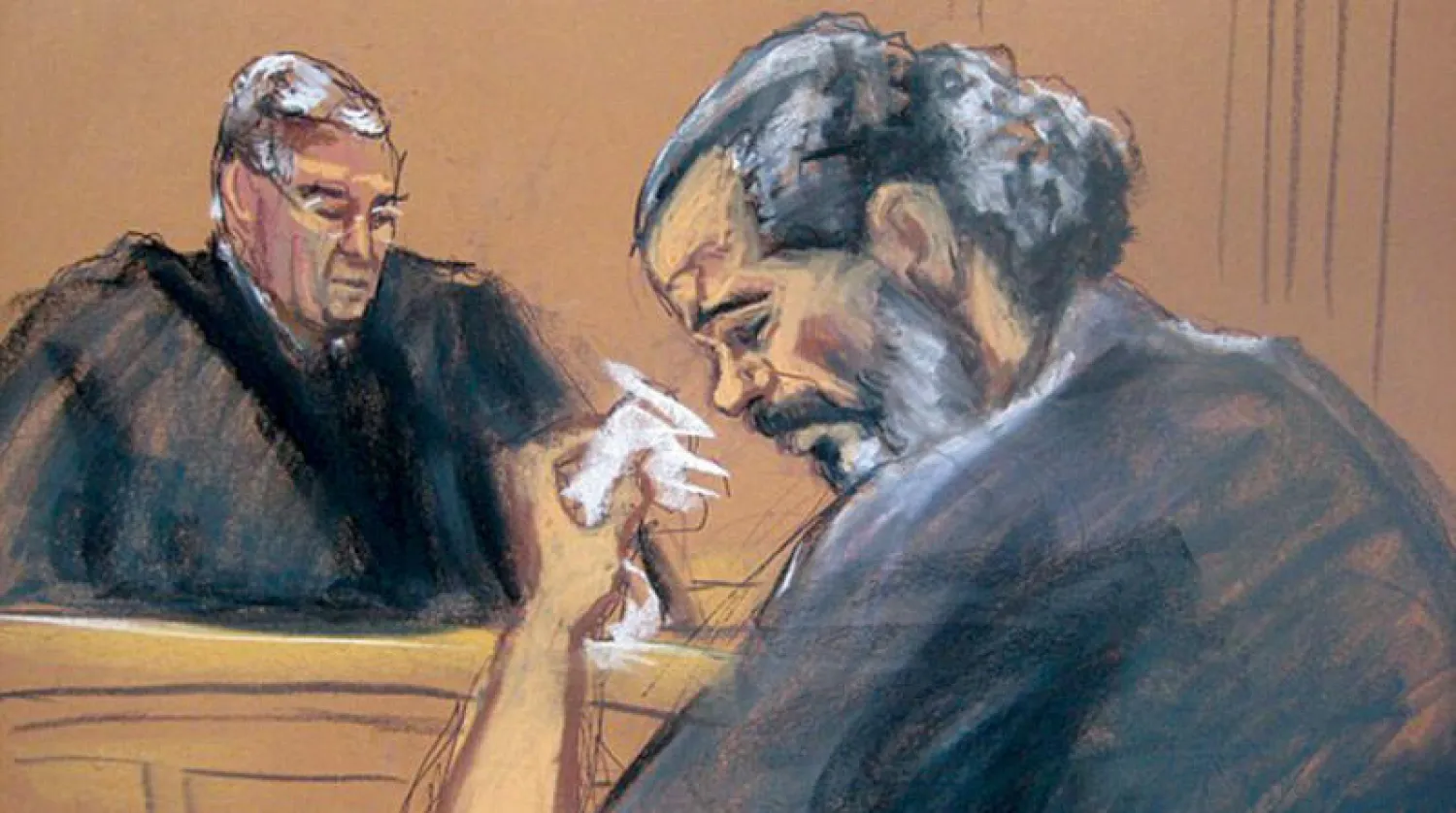 عادل عبد المجيد عبد الباري أثناء محاكمته في أميركا عام 2014 بتهم تفجير السفارتين (رويترز)