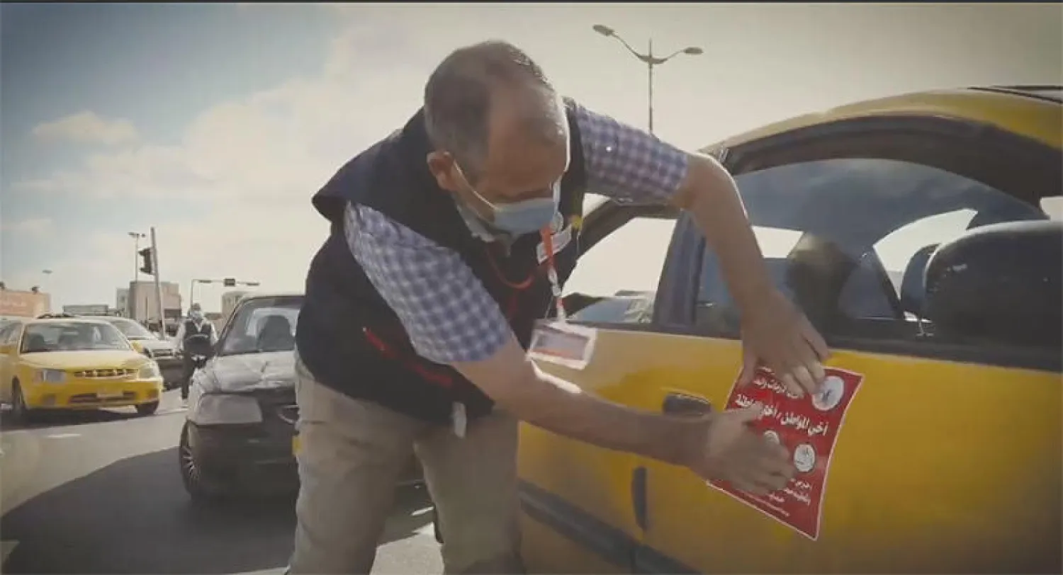 جانب من حملة توعوية للحد من «كورونا» في بلدية أبو سليم بطرابلس (المركز الوطني لمكافحة الأمراض)