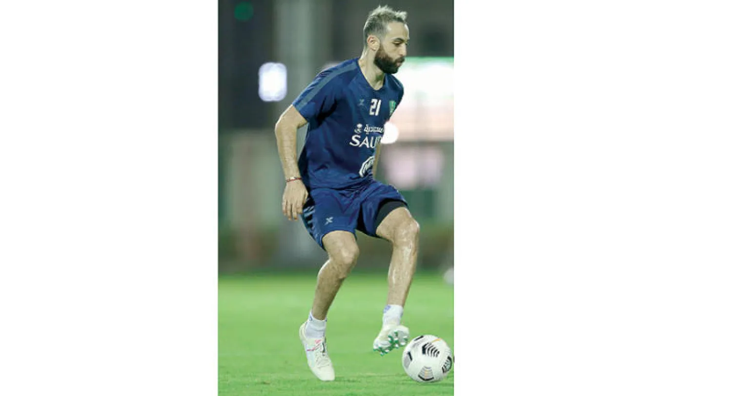 إدريس فتوحي خلال تدريبات الأهلي (الشرق الأوسط)