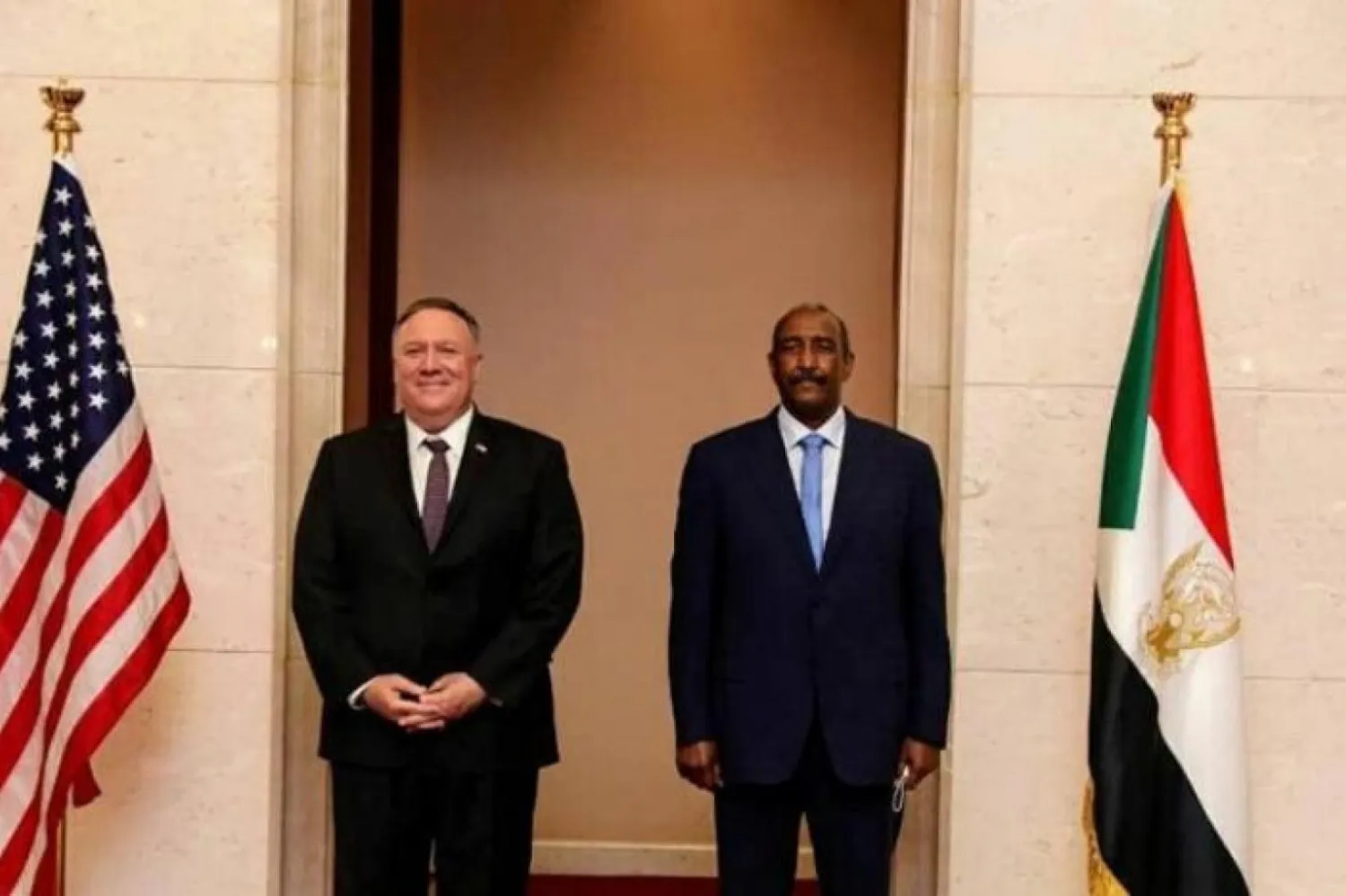 Sudan Başbakanı Abdullah Hamddock ve ABD Dışişleri Bakanı Mike Pompeo (Fotoğraf: Reuters)
