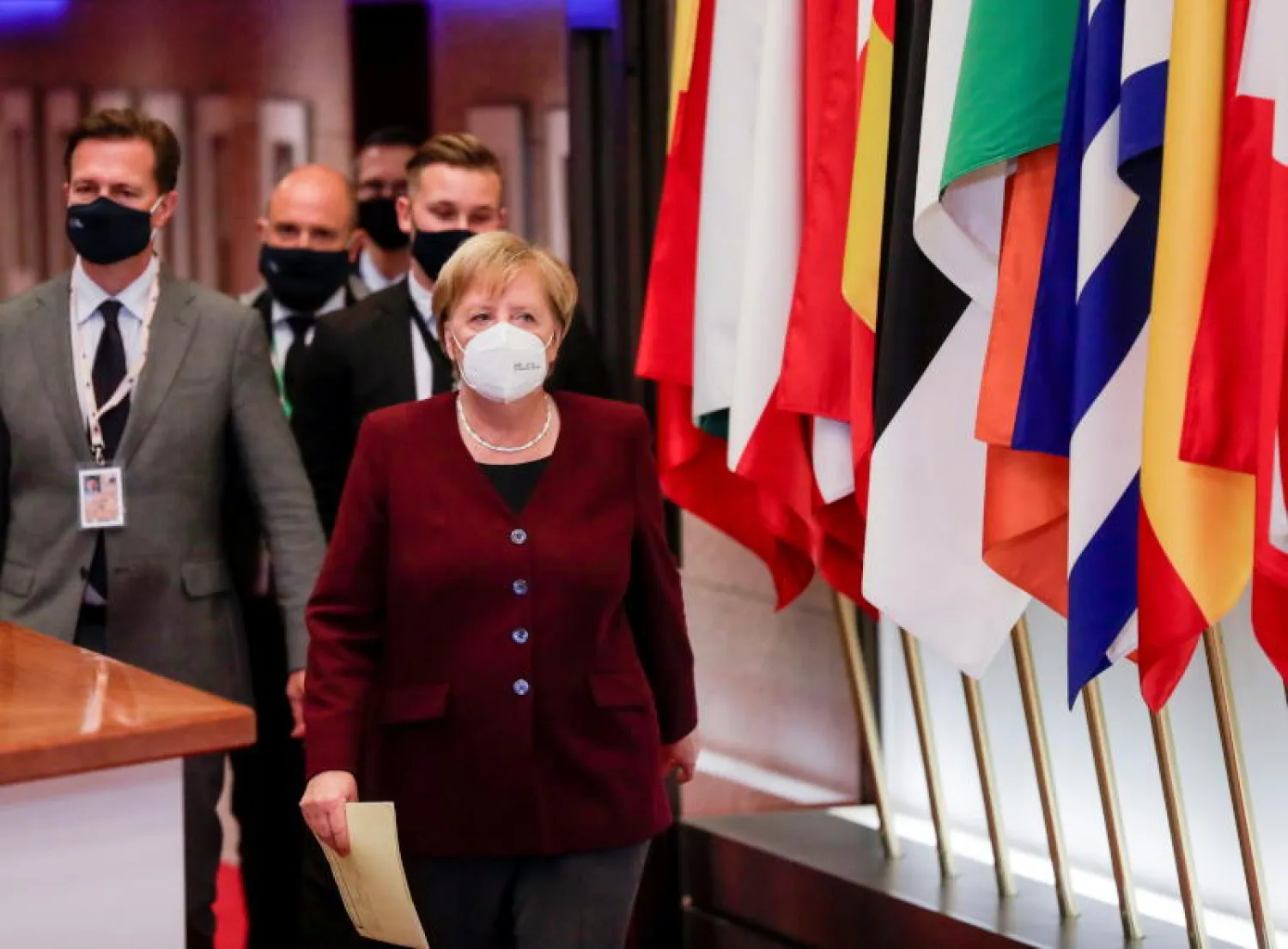 قادة الاتحاد الأوروبي عقب وصولهم القمة الأوروبية في بروكسل (رويترز)