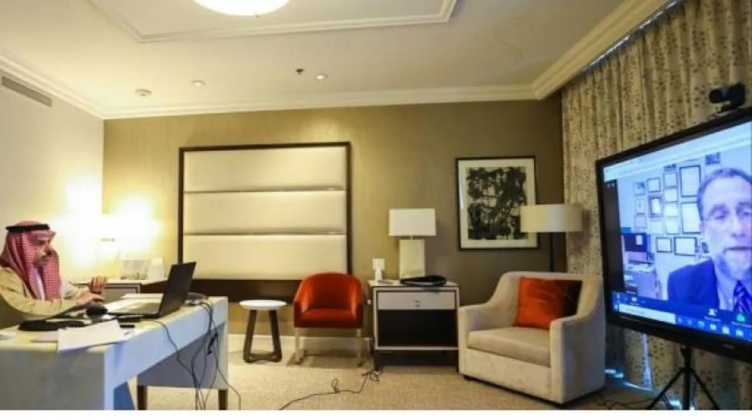Prens Faysal, telekonferans yöntemiyle Washington Yakın Doğu Araştırmaları Enstitüsü’nde görüşme gerçekleştirdi. (Suudi Arabistan Dışişleri Bakanlığı)