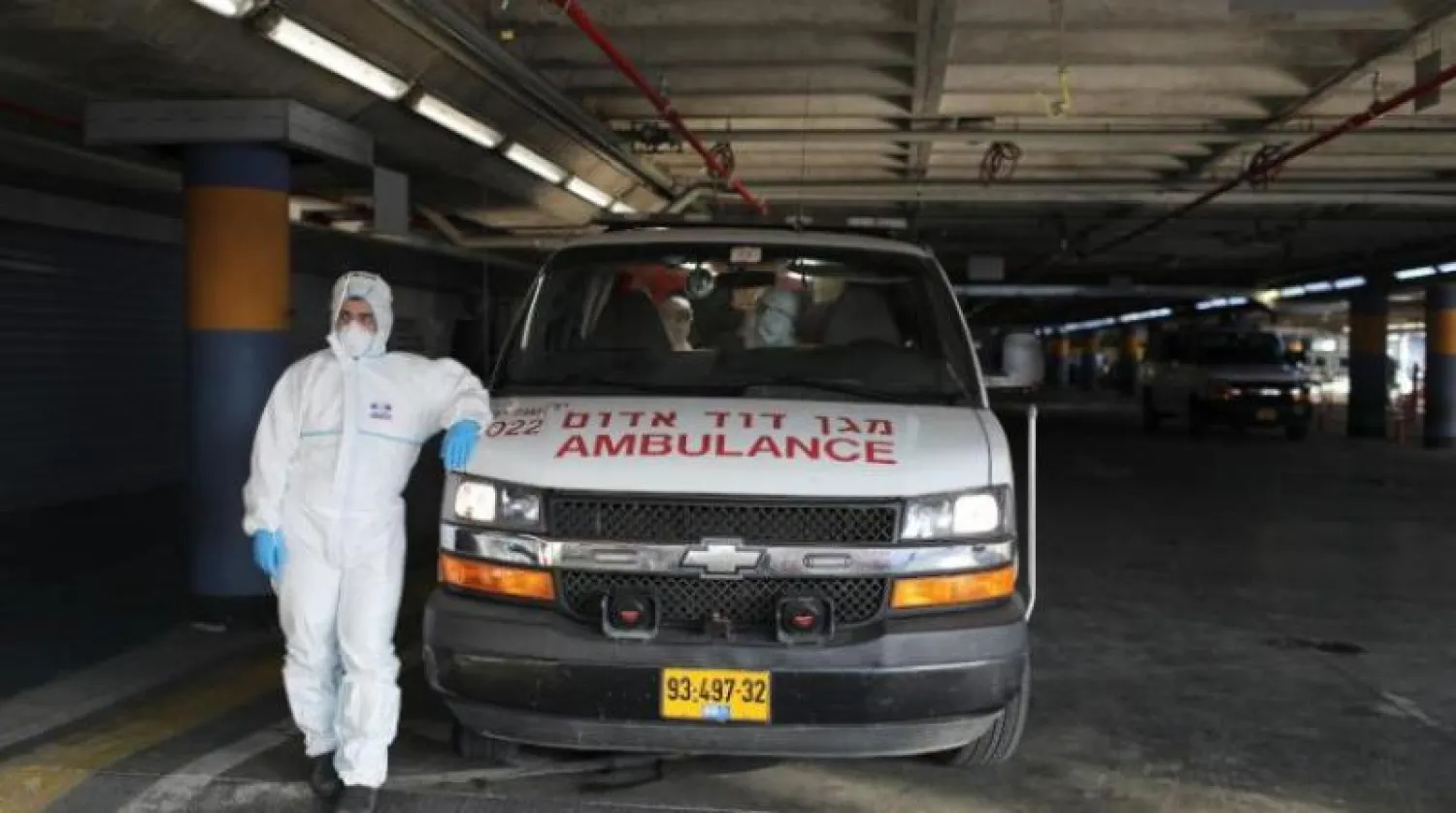 عربة إسعاف في مستشفى بالقدس (إ.ب.أ)