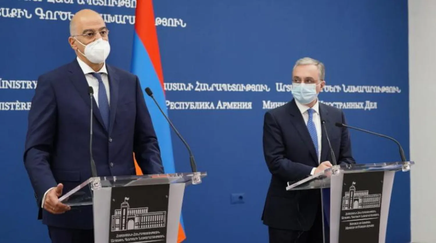Yunanistan Dışişleri Bakanı Nikos Dendias (solda) ve Ermenistan Dışişleri Bakanı Zohrab Mnatsakanyan Erivan’da (EPA)