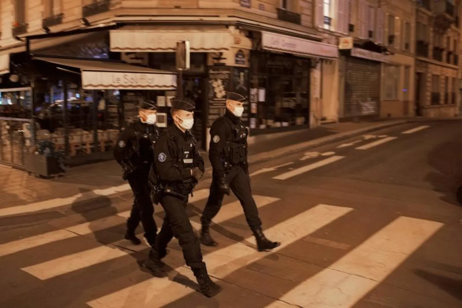 عناصر من الشرطة الفرنسية (أ.ب)