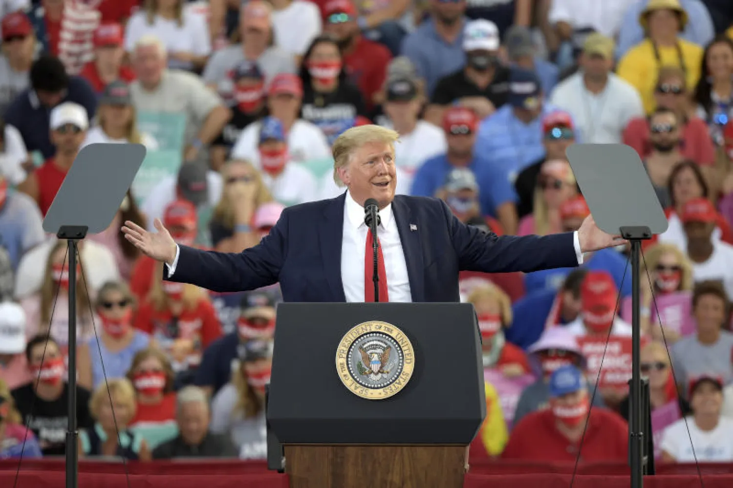 الرئيس الأميركي دونالد ترمب يتحدث خلال مهرجان انتخابي (أ.ب)