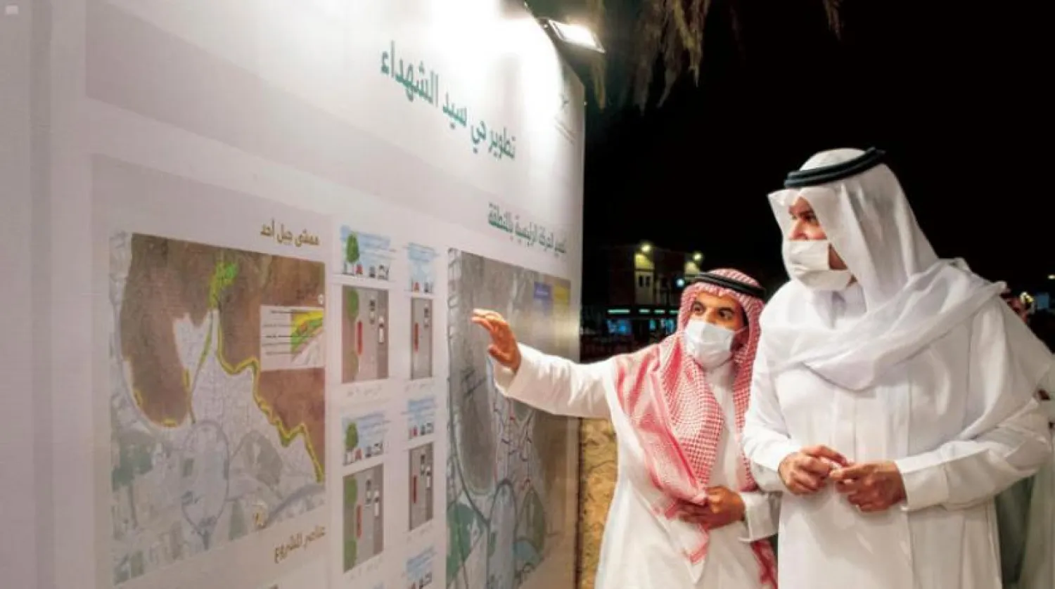 Madinah Governor while being briefed on the latest news on the central region development projects (Asharq Al-Awsat) 